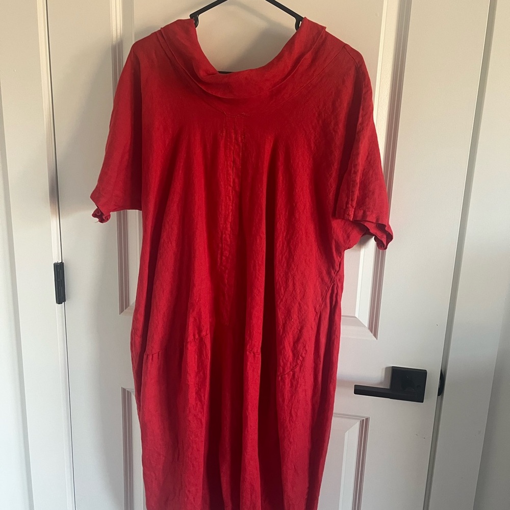 Red lenen Cowl Neck Dress